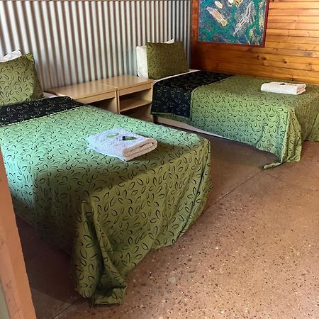 Territory Manor Motel & Caravan Park Mataranka Eksteriør billede