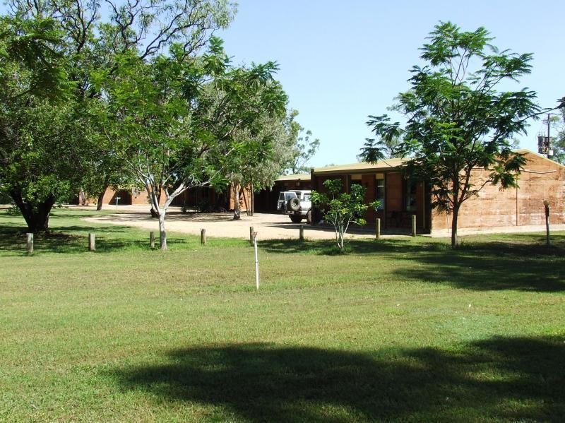 Territory Manor Motel & Caravan Park Mataranka Eksteriør billede