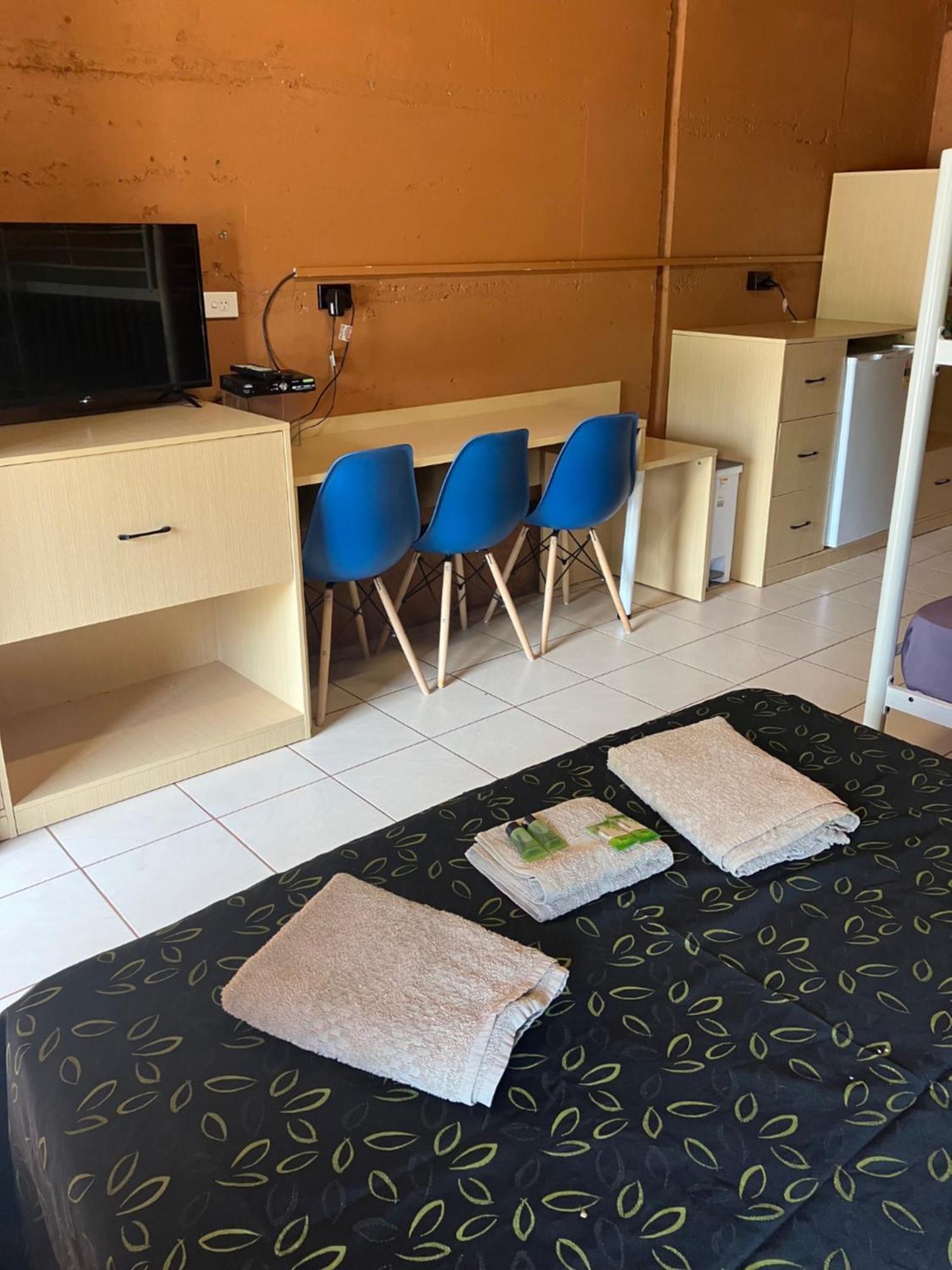 Territory Manor Motel & Caravan Park Mataranka Værelse billede