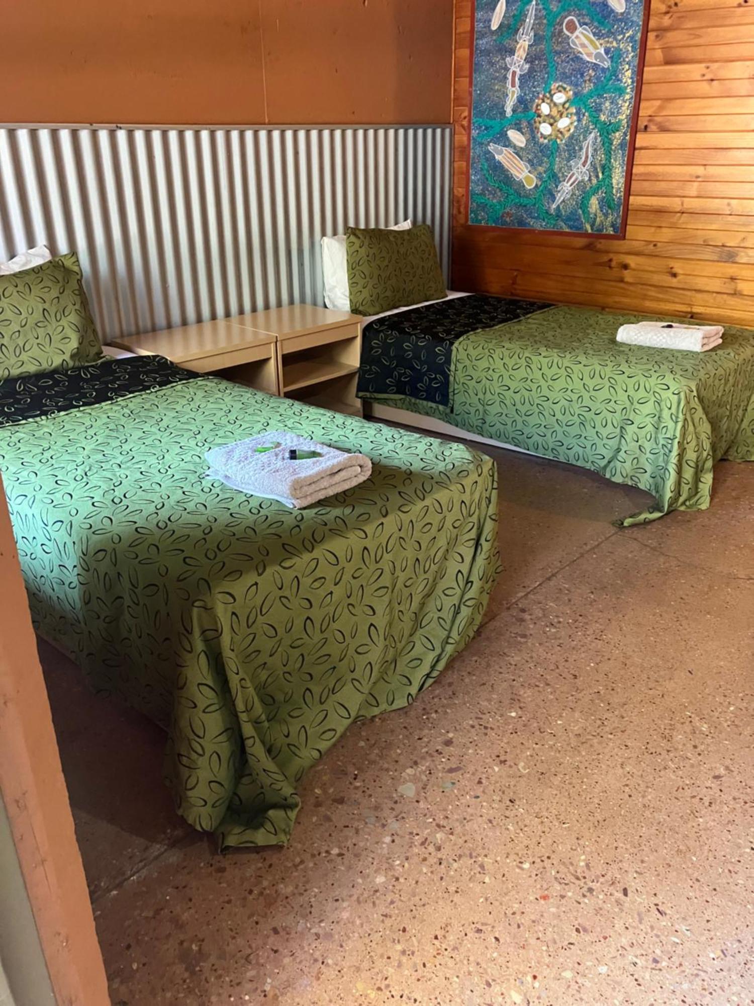 Territory Manor Motel & Caravan Park Mataranka Eksteriør billede